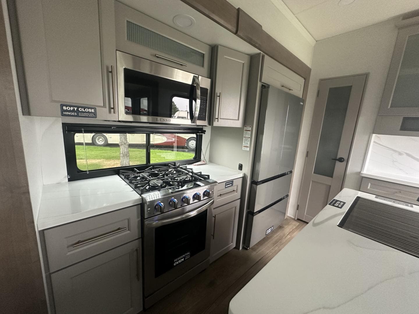 2025 Alliance RV 2025 Alliance RV Paradigm - thumbnail 17