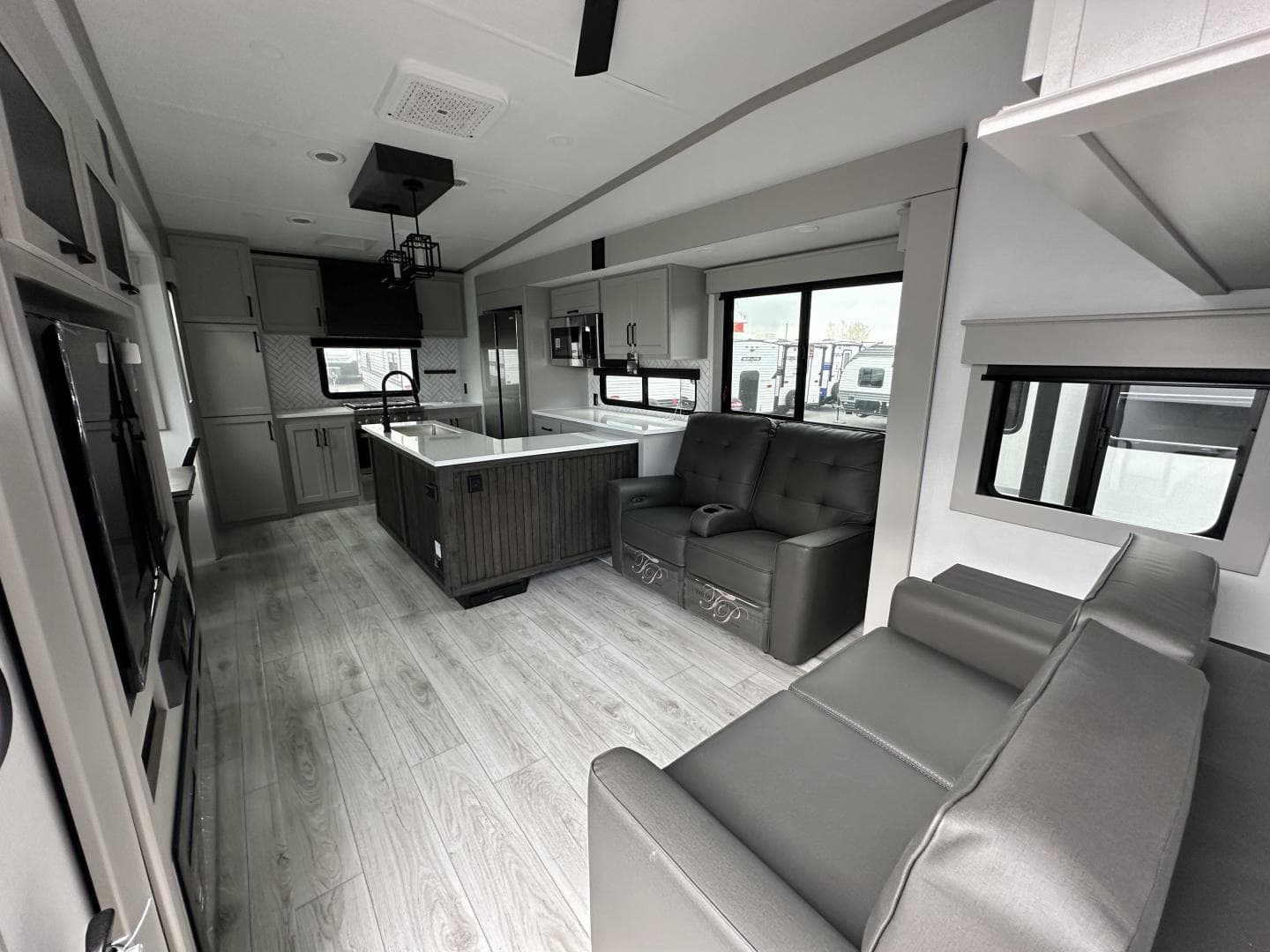 2025 Keystone RV 2025 Keystone RV Montana - thumbnail 14