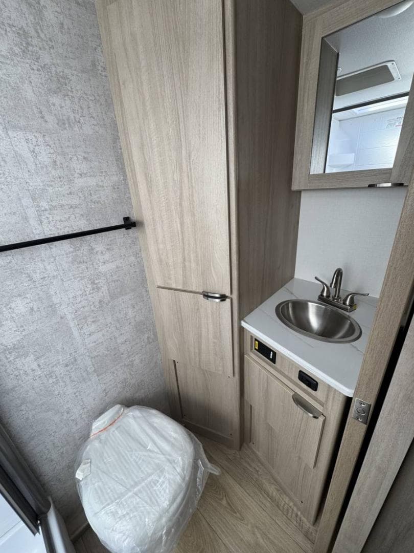 2025 Winnebago 2025 Winnebago Micro - thumbnail 11