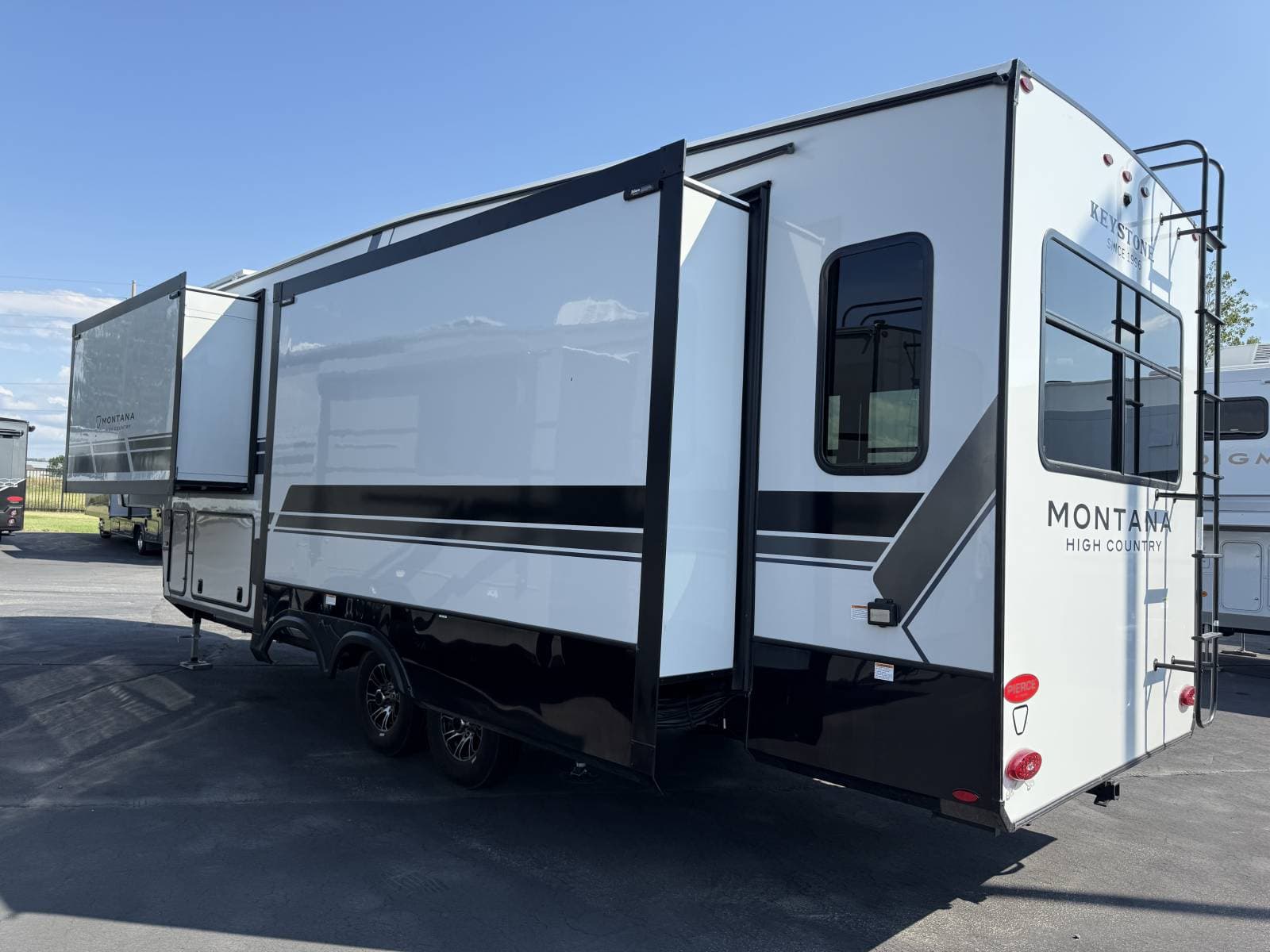 2026 Keystone RV 2026 Keystone RV Montana High Country - thumbnail 5