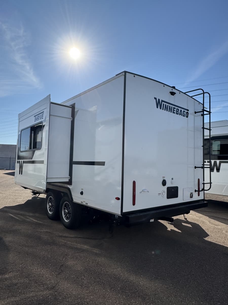 2026 Winnebago 2026 Winnebago Thrive - thumbnail 4