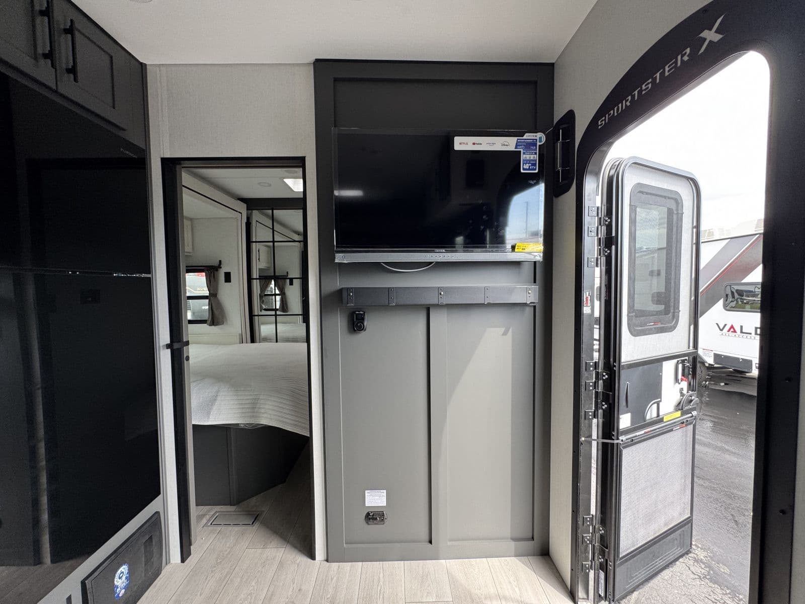 2026 KZ RV 2026 KZ RV Sportster X Toy Hauler - thumbnail 17