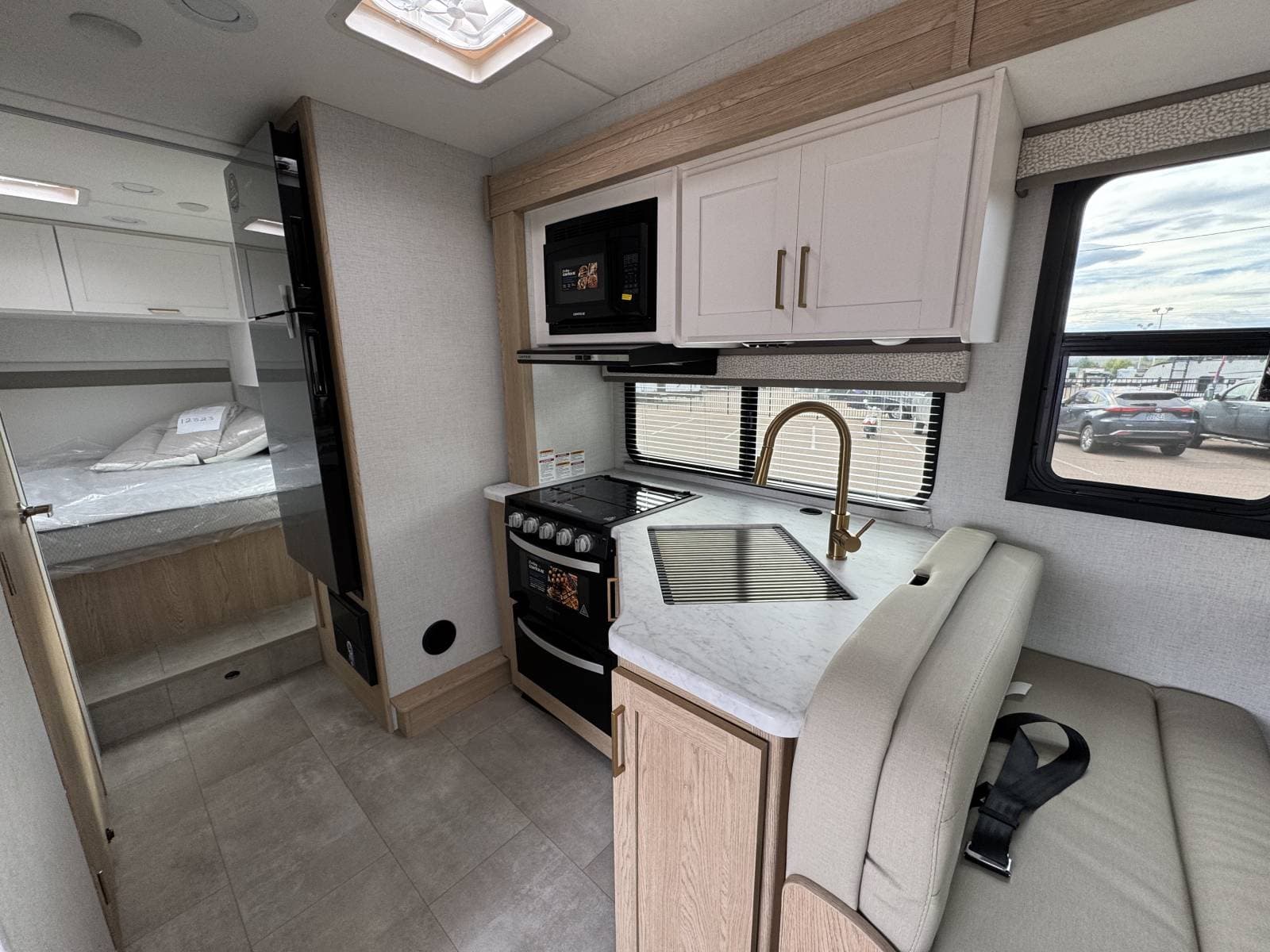 2026 Thor Motor Coach 2026 Thor Motor Coach Chateau - thumbnail 8