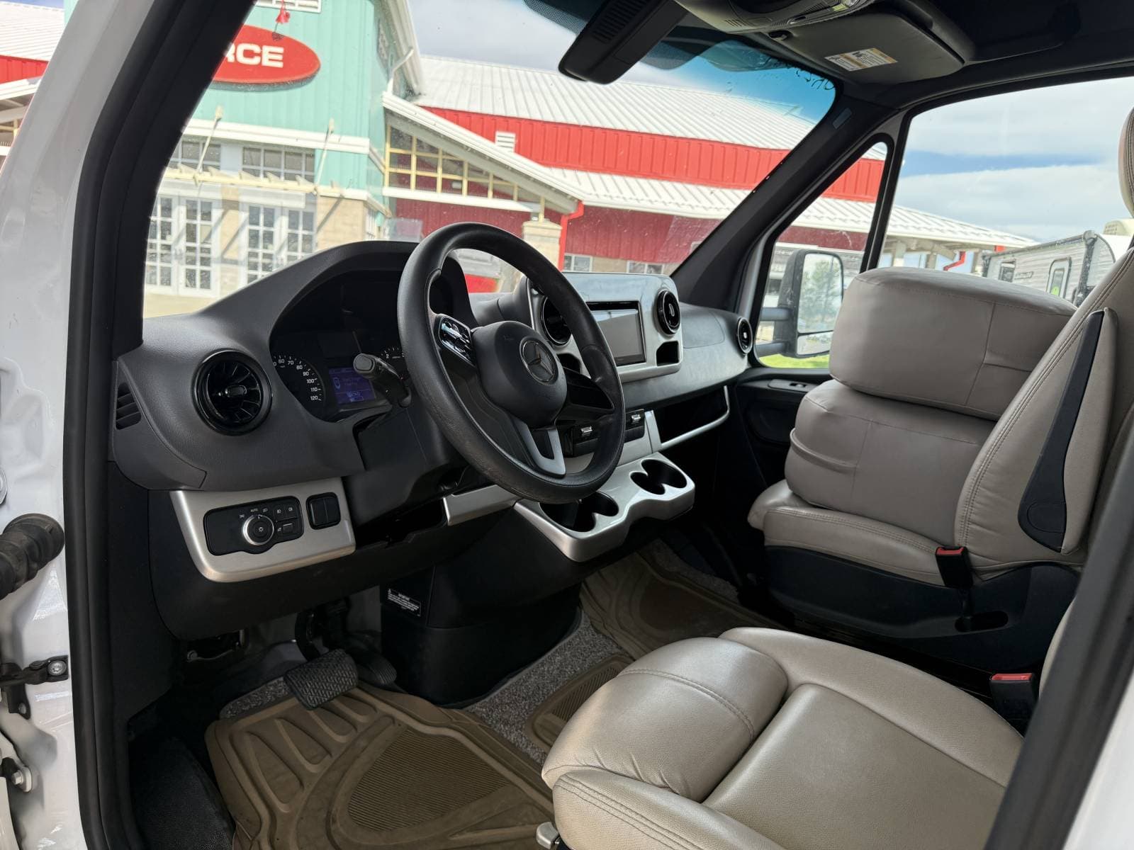 2021 Thor Motor Coach 2021 Thor Motor Coach Chateau - thumbnail 15