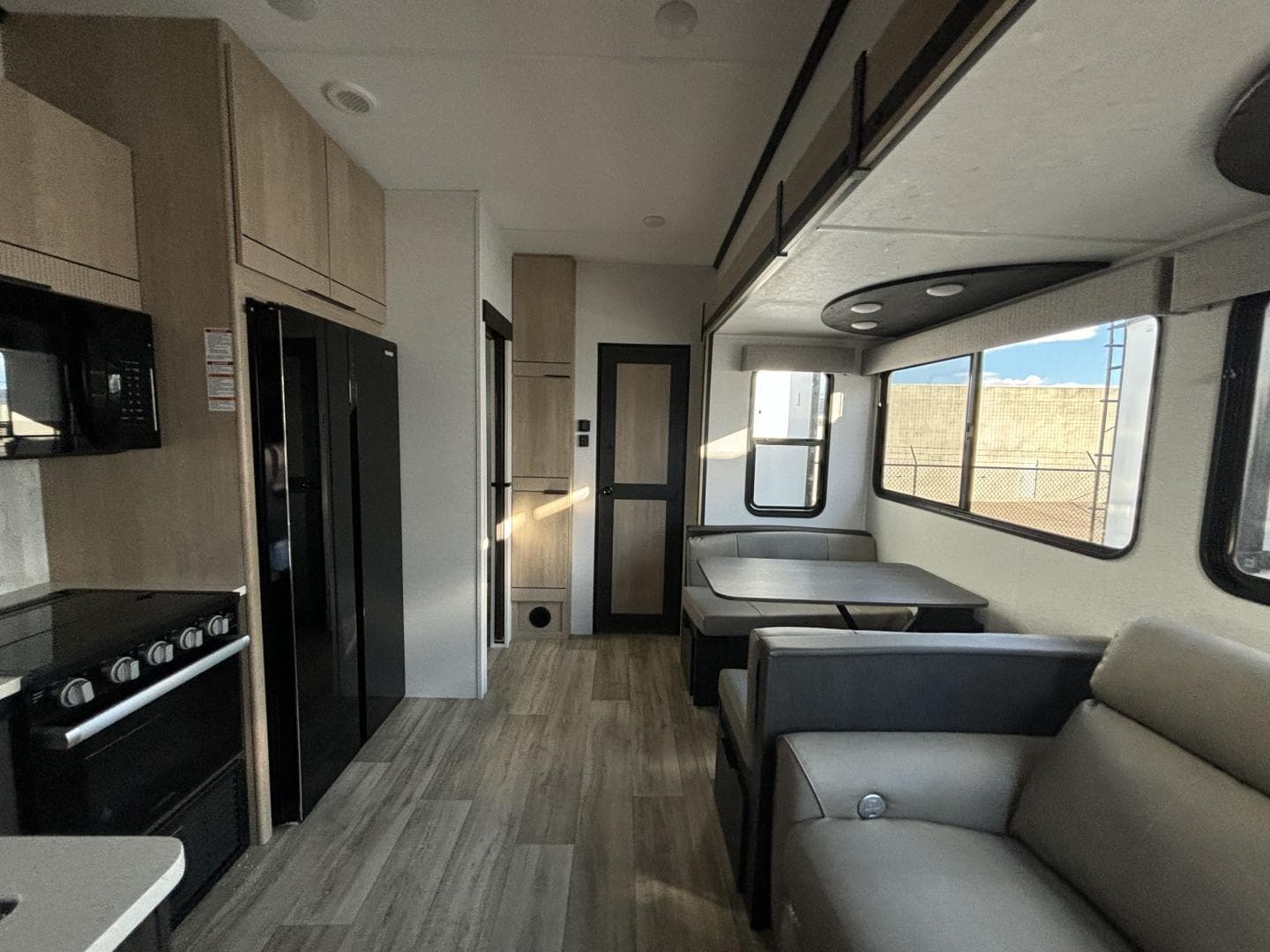 2025 Keystone RV 2025 Keystone RV Cruiser - thumbnail 11