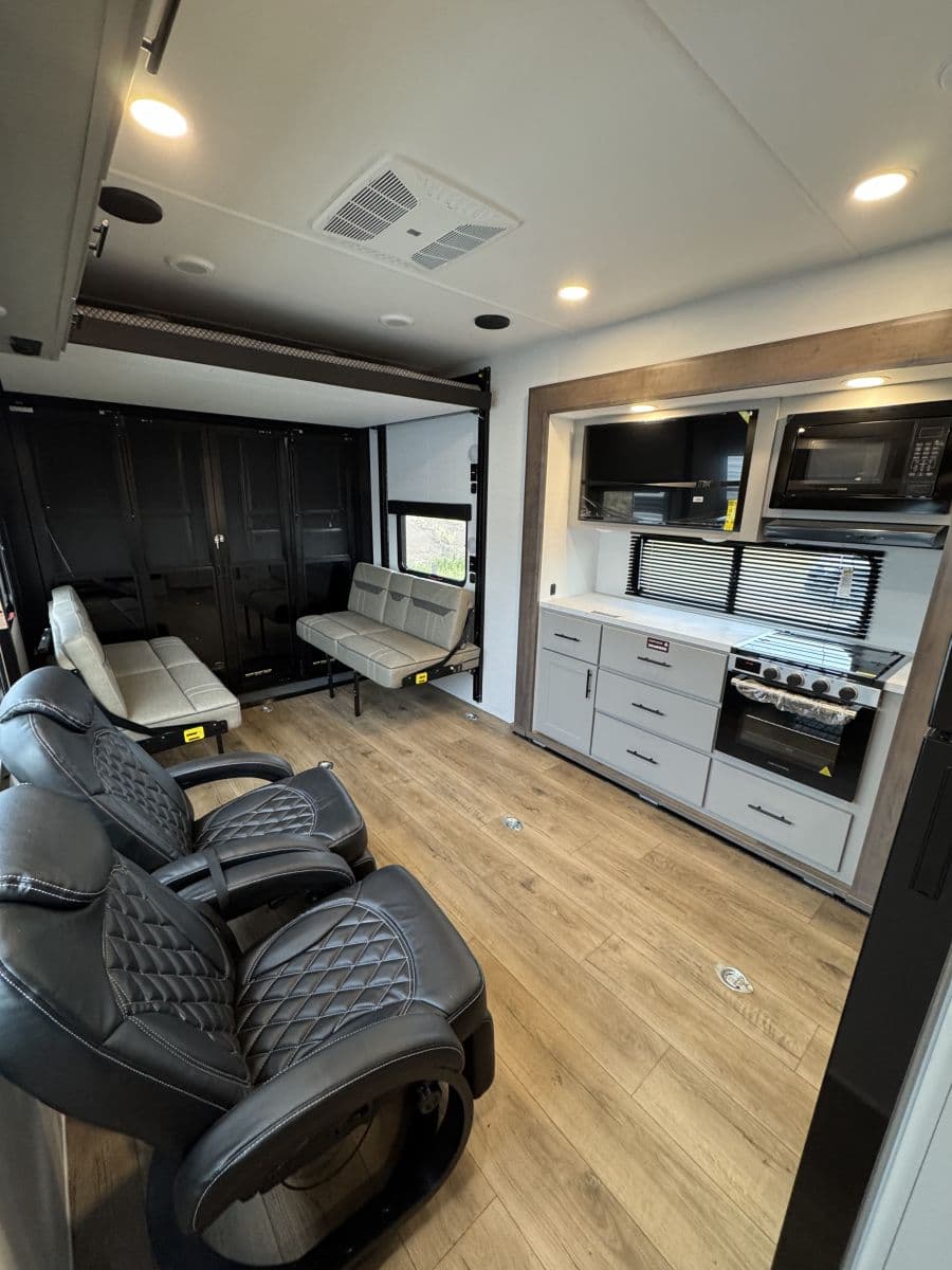 2026 Alliance RV 2026 Alliance RV Valor - thumbnail 6