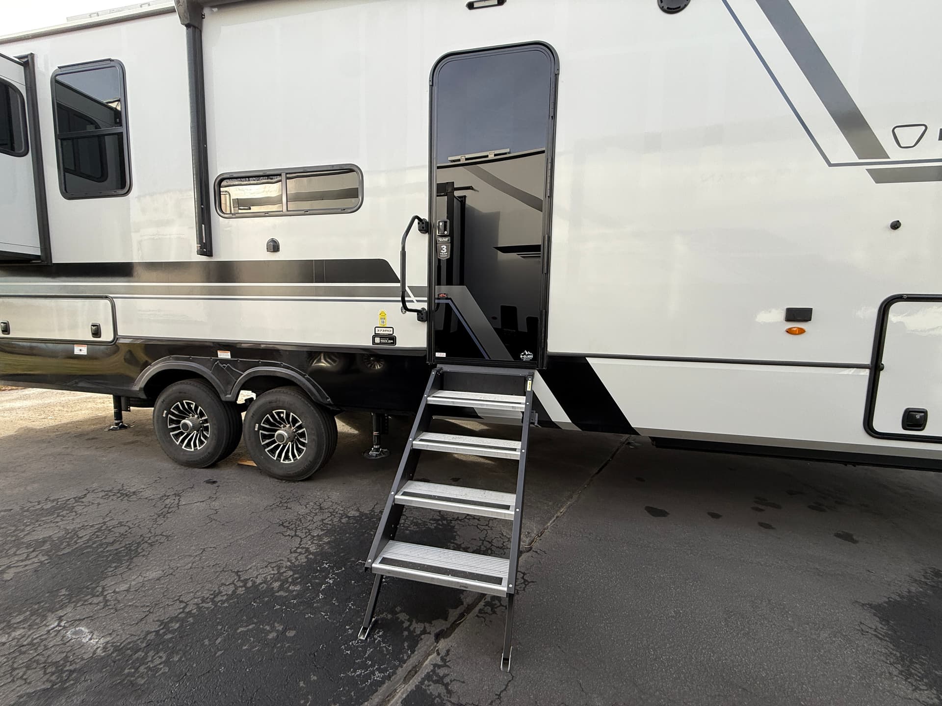 2026 Keystone RV 2026 Keystone RV Montana High Country - thumbnail 14