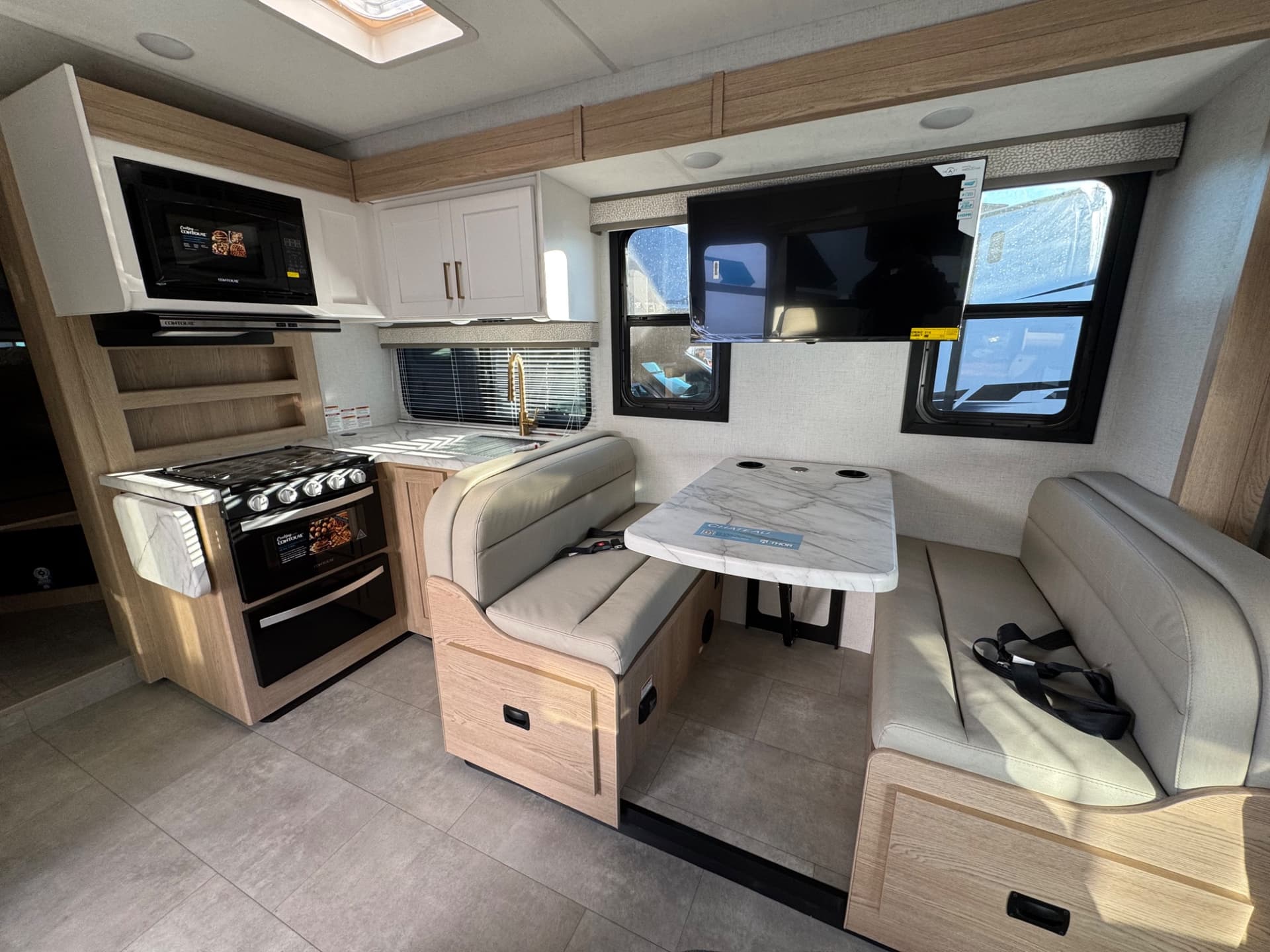 2026 Thor Motor Coach 2026 Thor Motor Coach Chateau - thumbnail 10