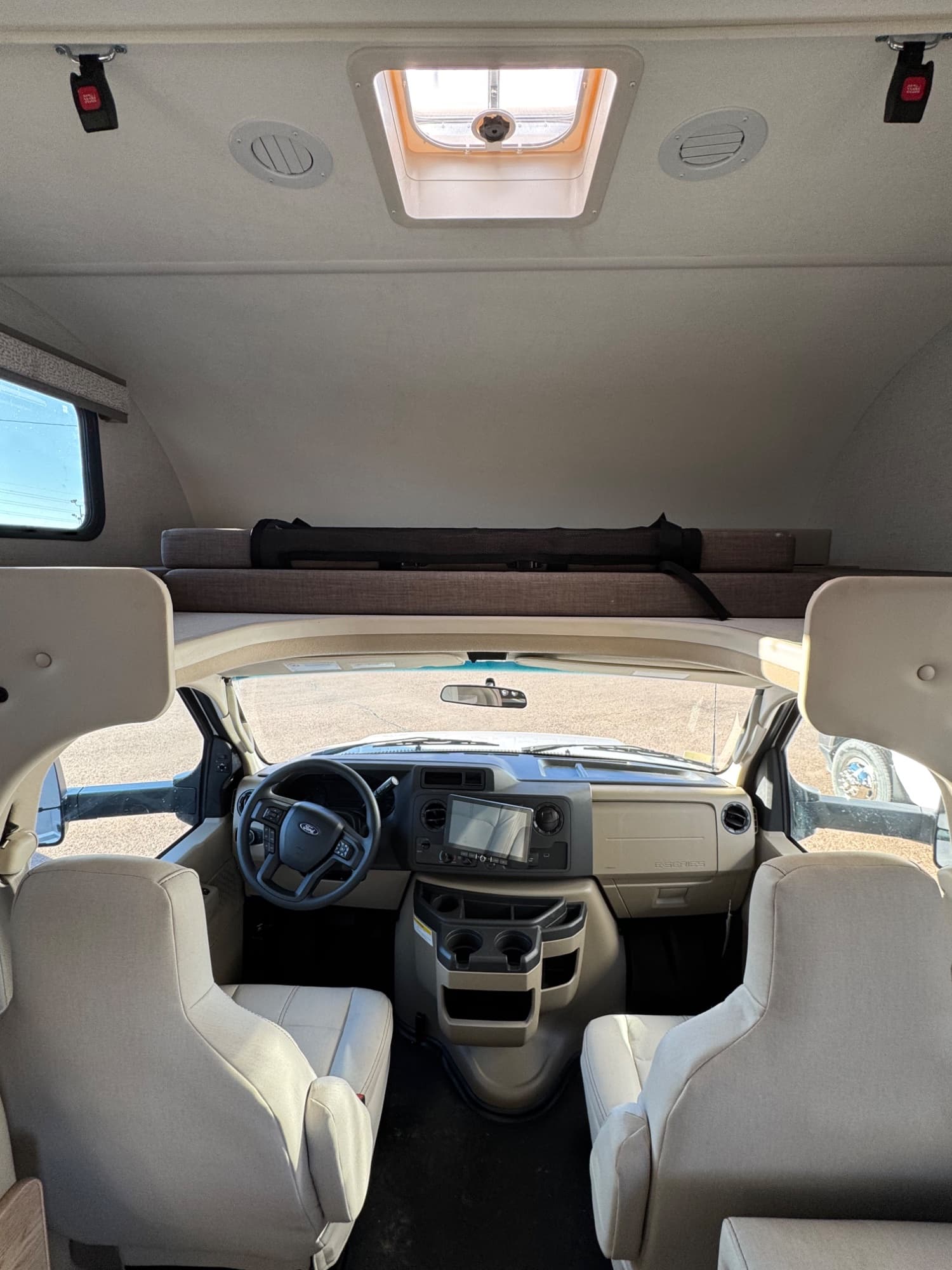 2026 Thor Motor Coach 2026 Thor Motor Coach Chateau - thumbnail 15