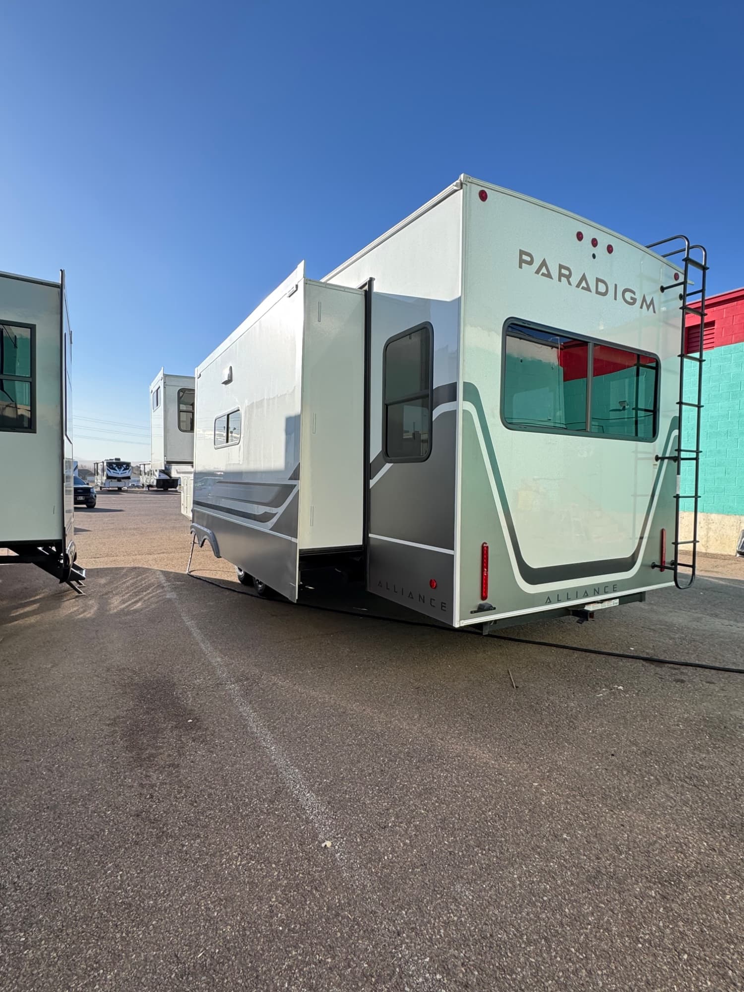 2025 Alliance RV 2025 Alliance RV Paradigm - thumbnail 4