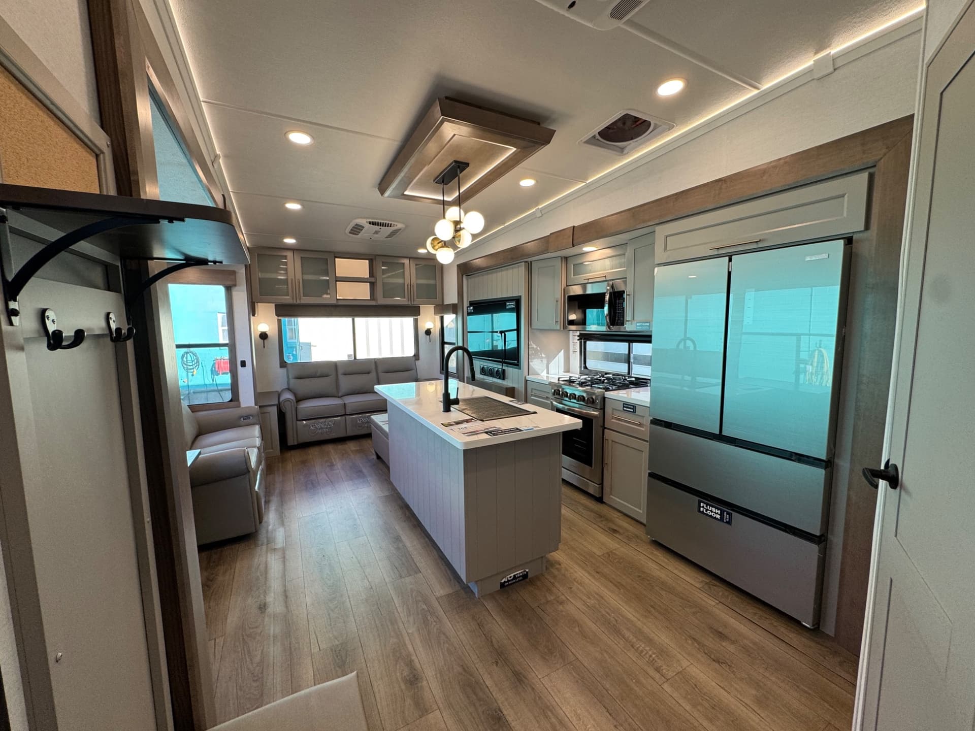 2025 Alliance RV 2025 Alliance RV Paradigm - thumbnail 9