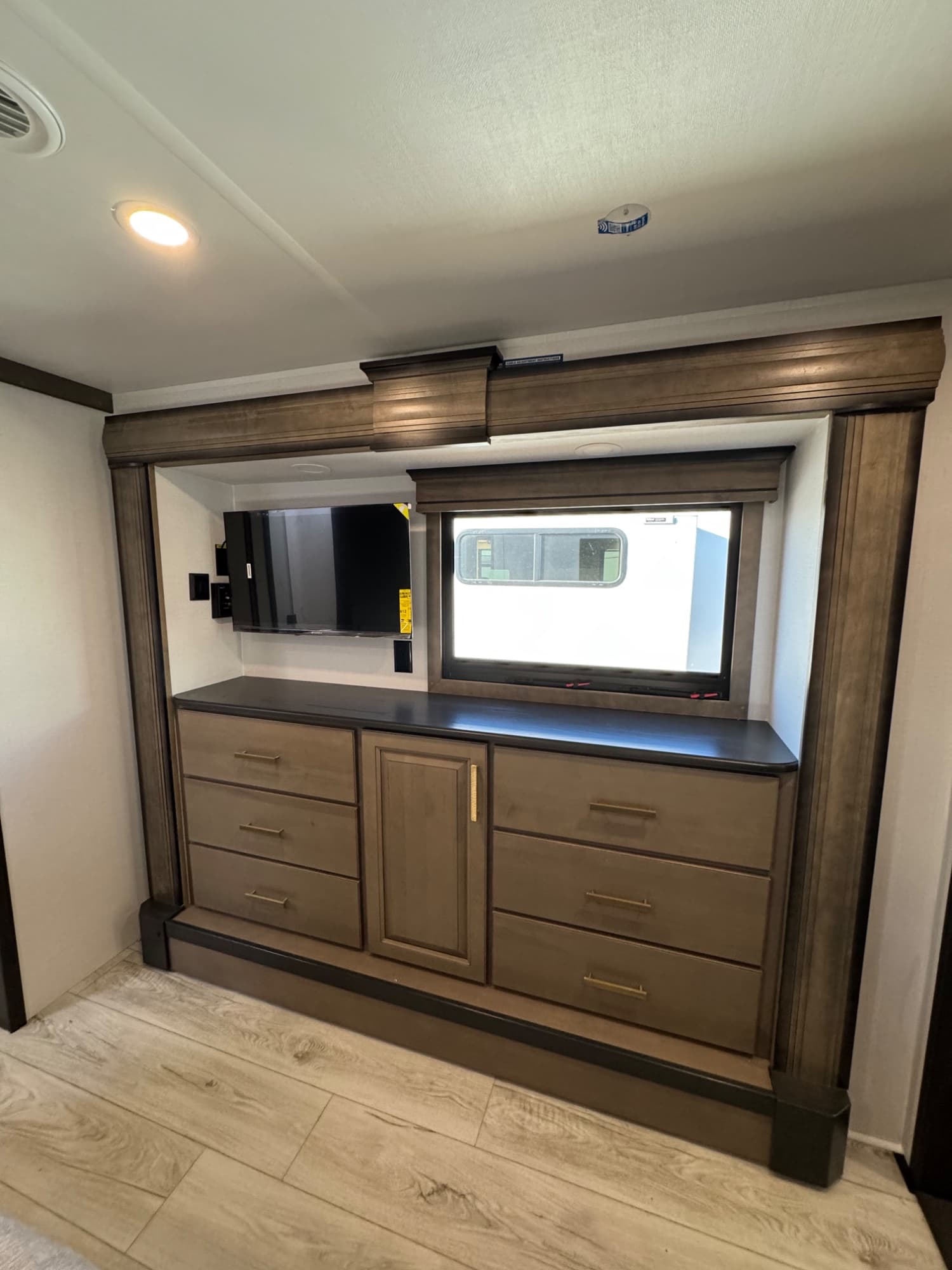 2026 Keystone RV 2026 Keystone RV Montana - thumbnail 24