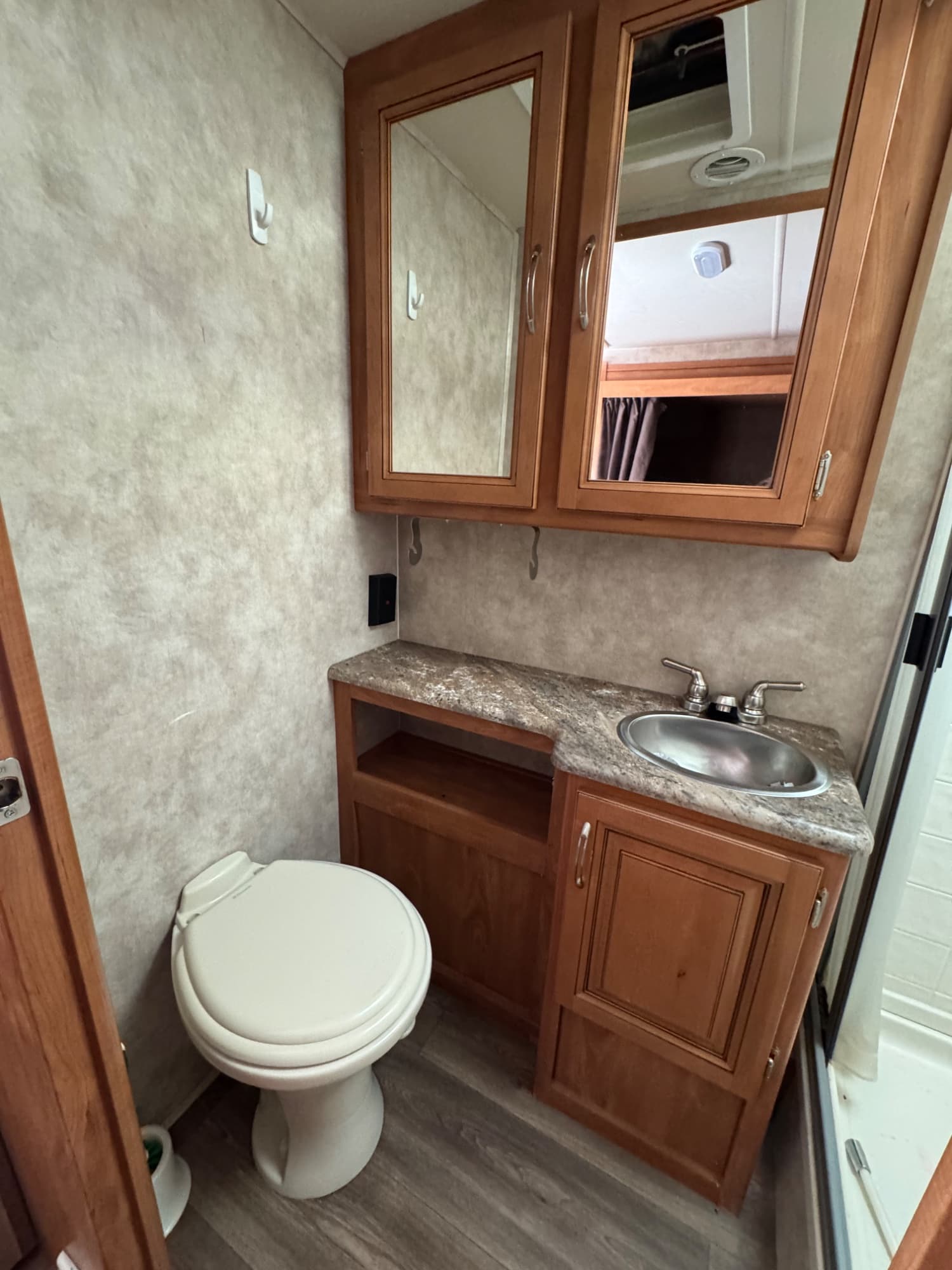 2017 NeXus RV 2017 NeXus RV Phantom - thumbnail 16