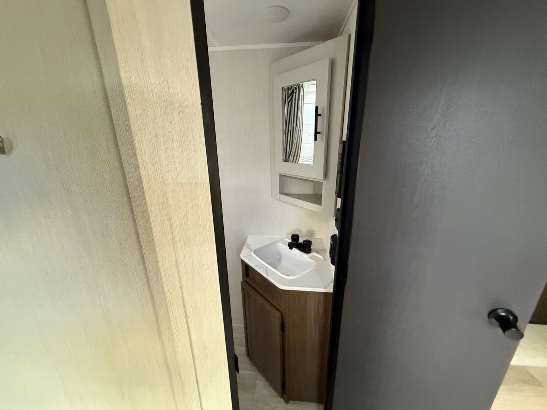 2026 Prime Time RV 2026 Prime Time RV Avenger - thumbnail 14