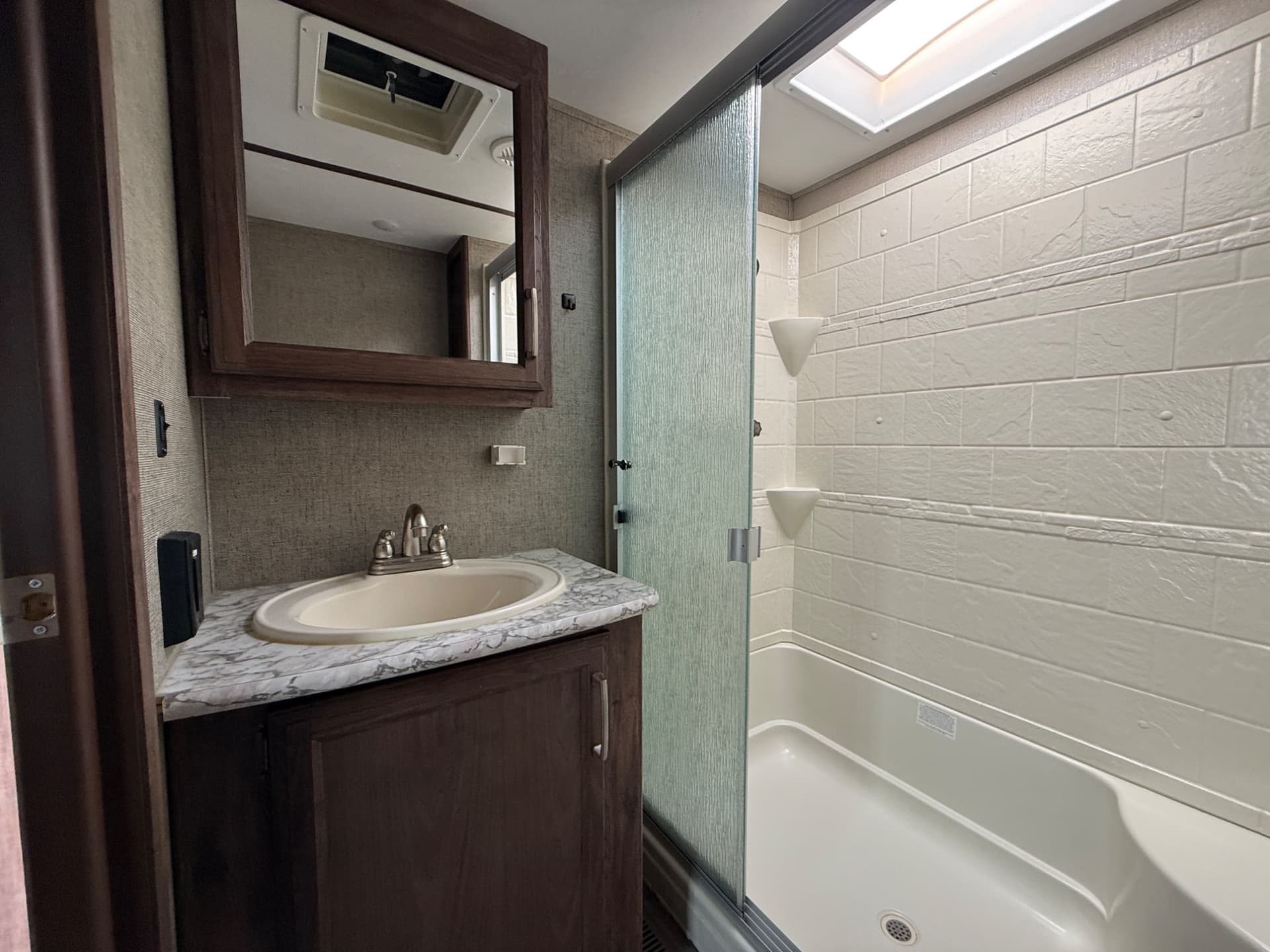 2018 Keystone 2018 Keystone Cougar - thumbnail 23