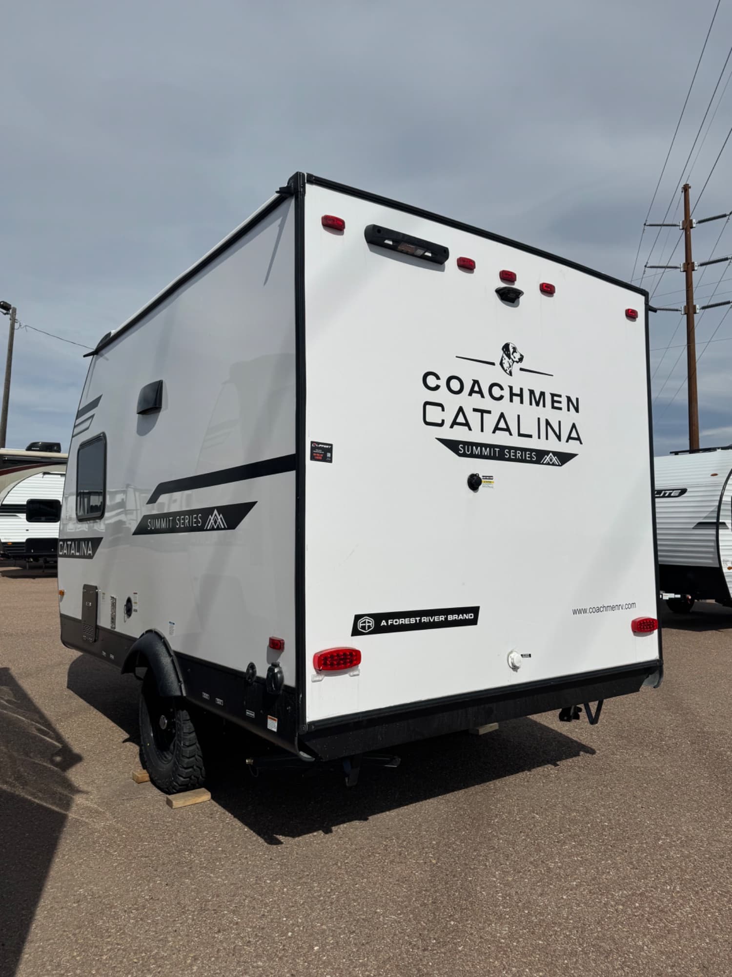 2026 Coachmen 2026 Coachmen Catalina Summit Series 7 - thumbnail 3