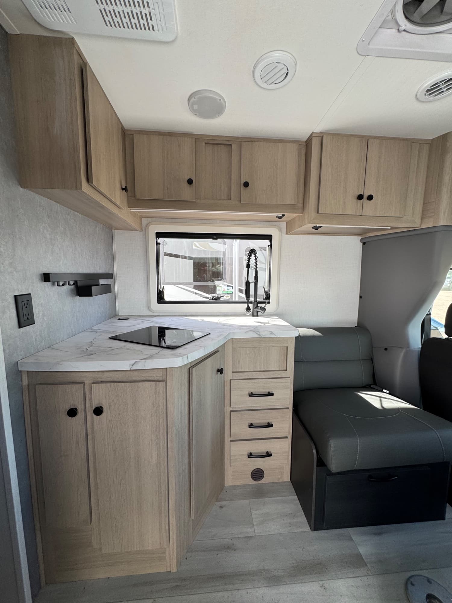 2026 Forest River RV 2026 Forest River RV Sunseeker - thumbnail 8