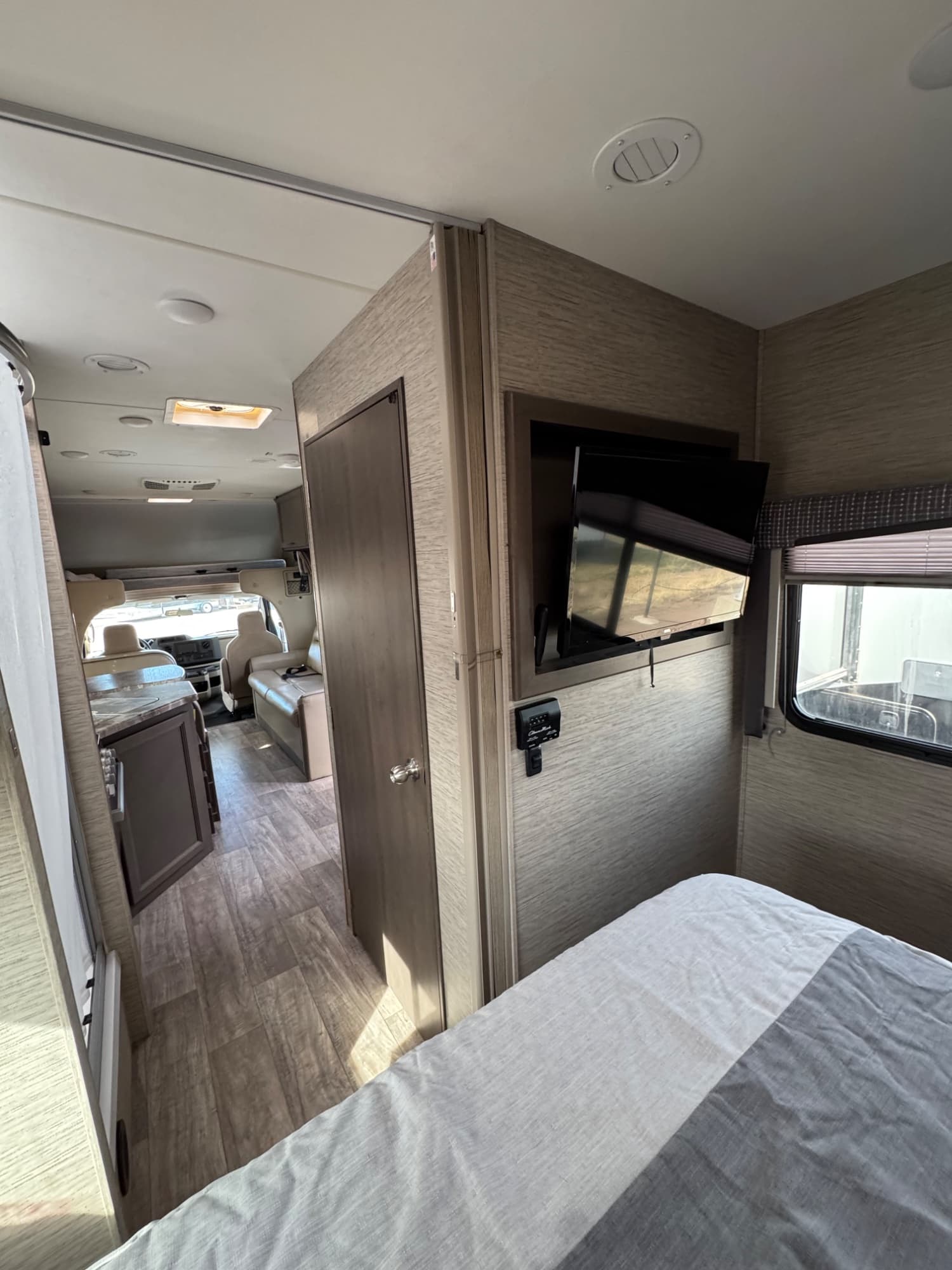 2023 Thor Motor Coach 2023 Thor Motor Coach Chateau - thumbnail 14