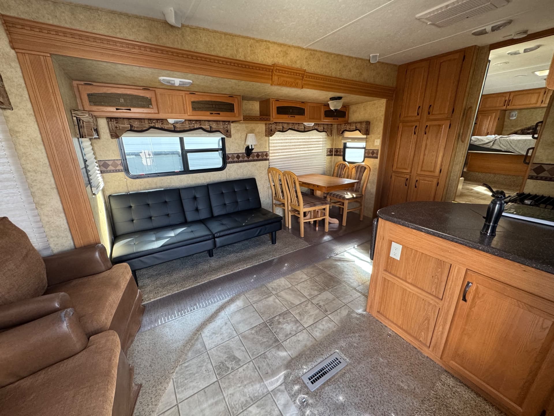 2010 Keystone 2010 Keystone Laredo - thumbnail 5