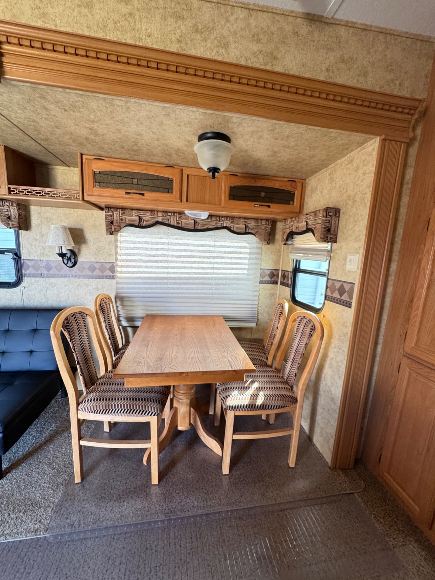 2010 Keystone 2010 Keystone Laredo - thumbnail 9