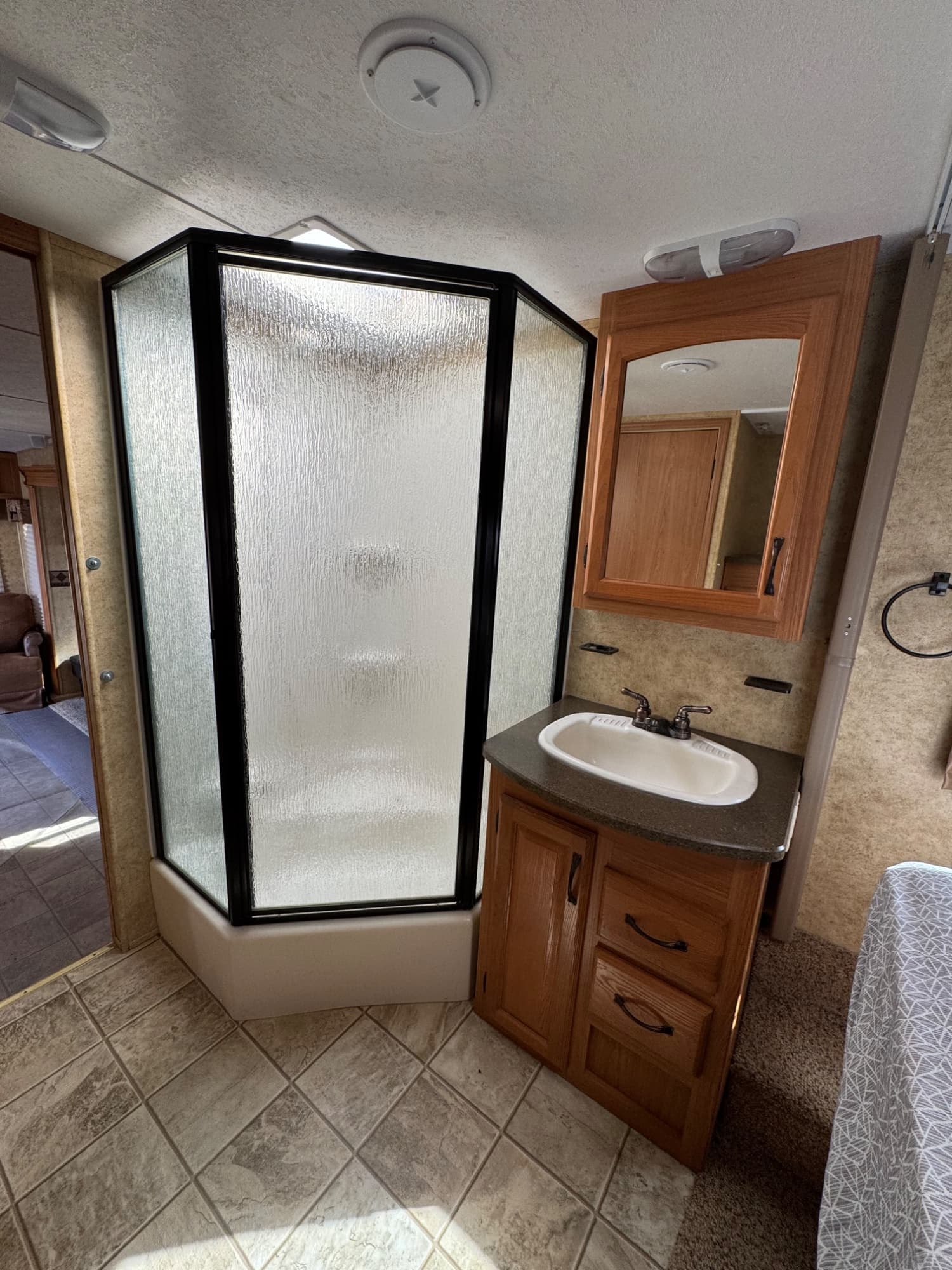 2010 Keystone 2010 Keystone Laredo - thumbnail 11