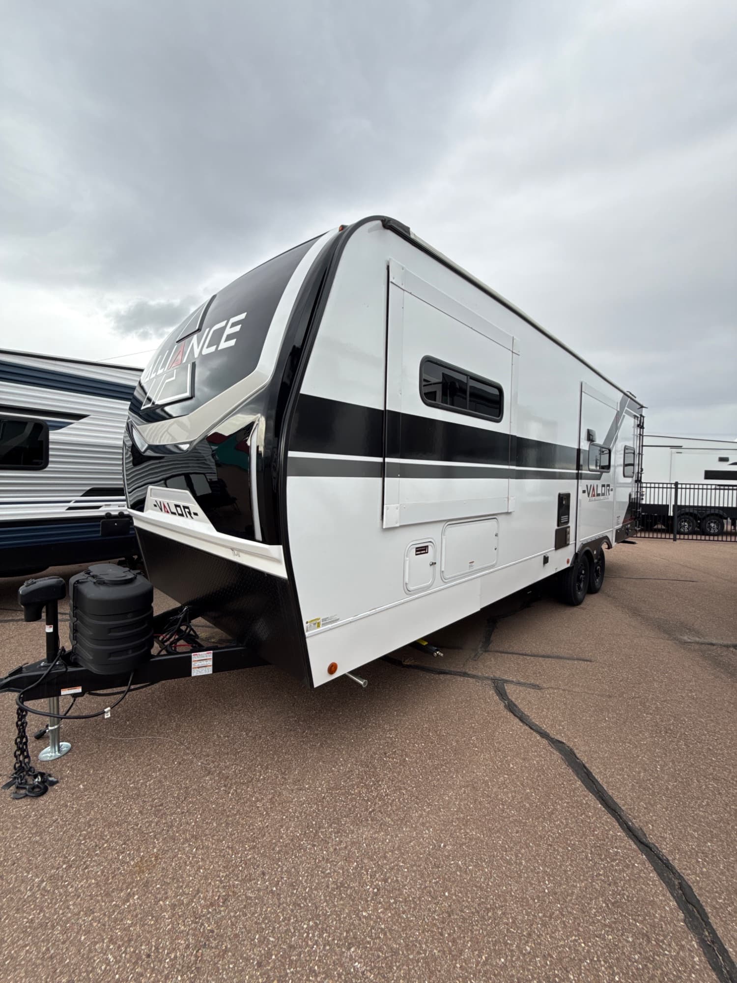 2026 Alliance RV 2026 Alliance RV Valor - thumbnail 4