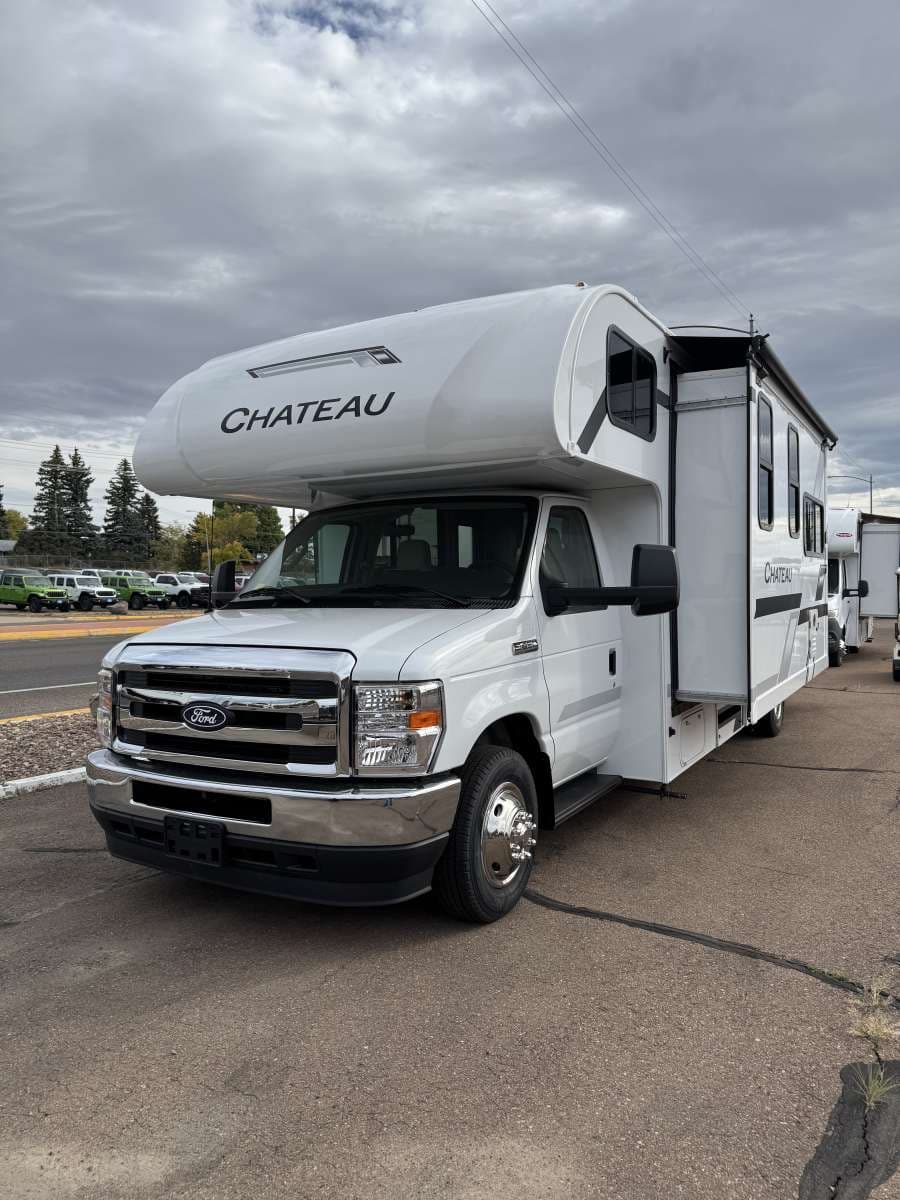 2026 Thor Motor Coach Chateau 28Z