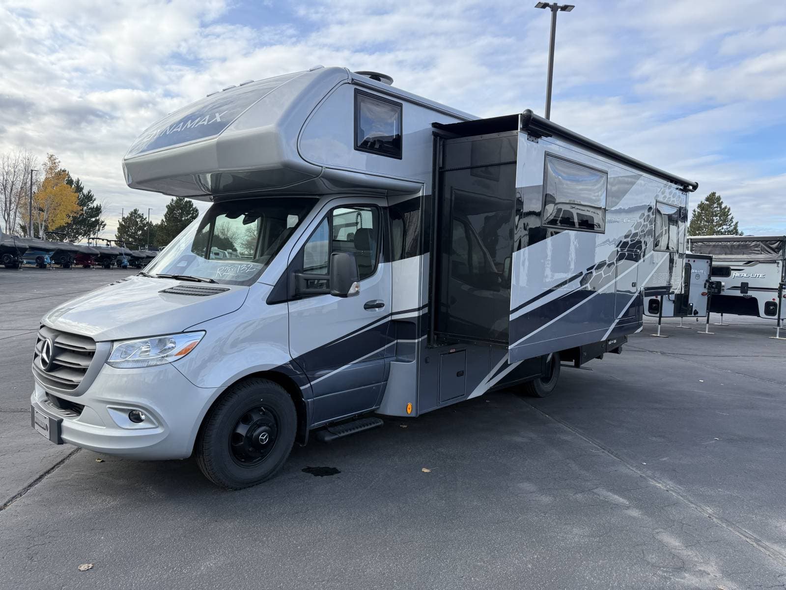 2026 Dynamax Isata 3 24FW